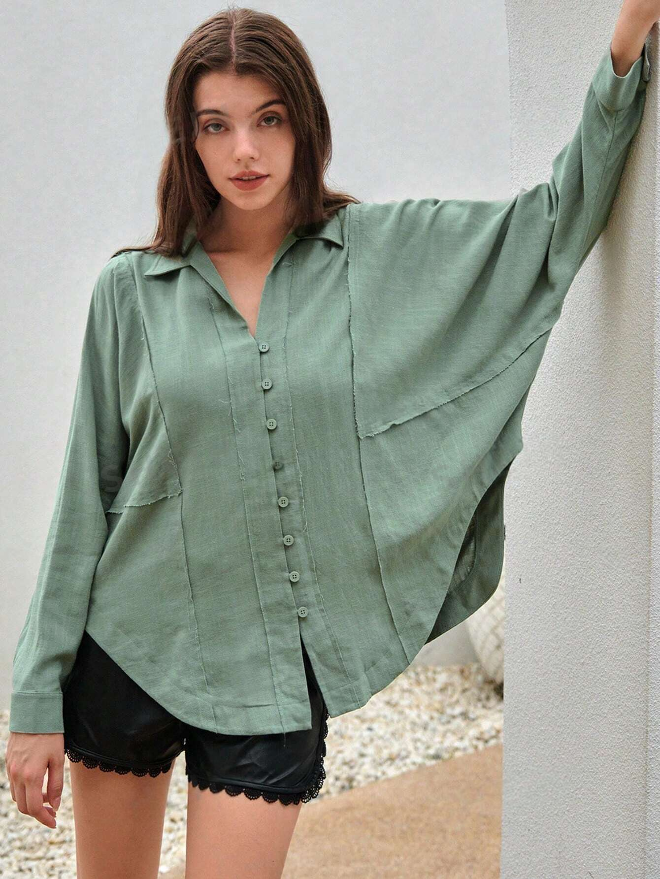 M0158 - Camisa unicolor de manga murciélago