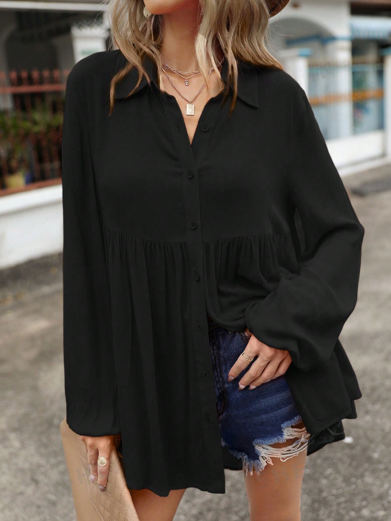 ST656 - Camisa con dobladillo alto y bajo con botones lisos en la parte delantera