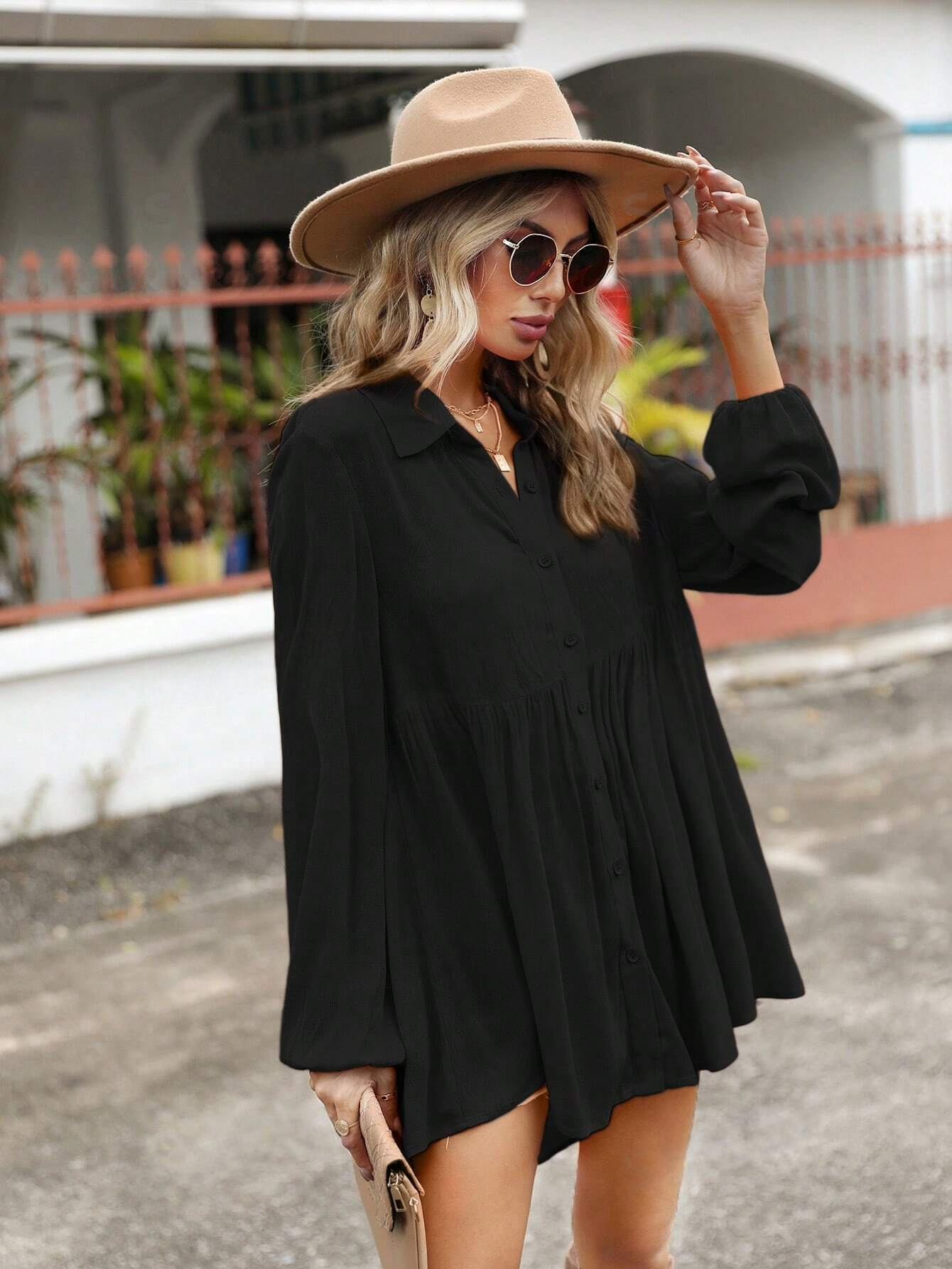 ST656 - Camisa con dobladillo alto y bajo con botones lisos en la parte delantera