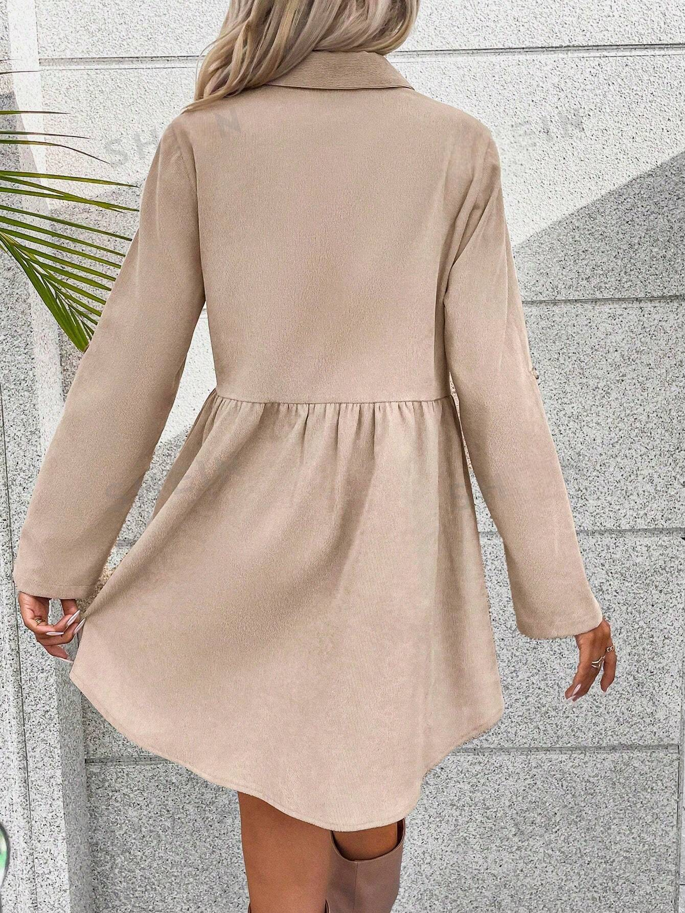 ST023 - Vestido smock de manga enrollada con botón con botón delantero