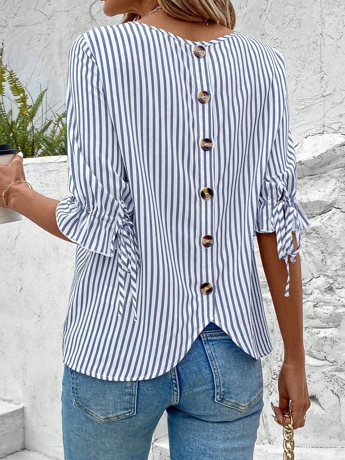M505 - Camisa de verano para mujeres con rayas verticales, cuello redondo y bajo irregular
