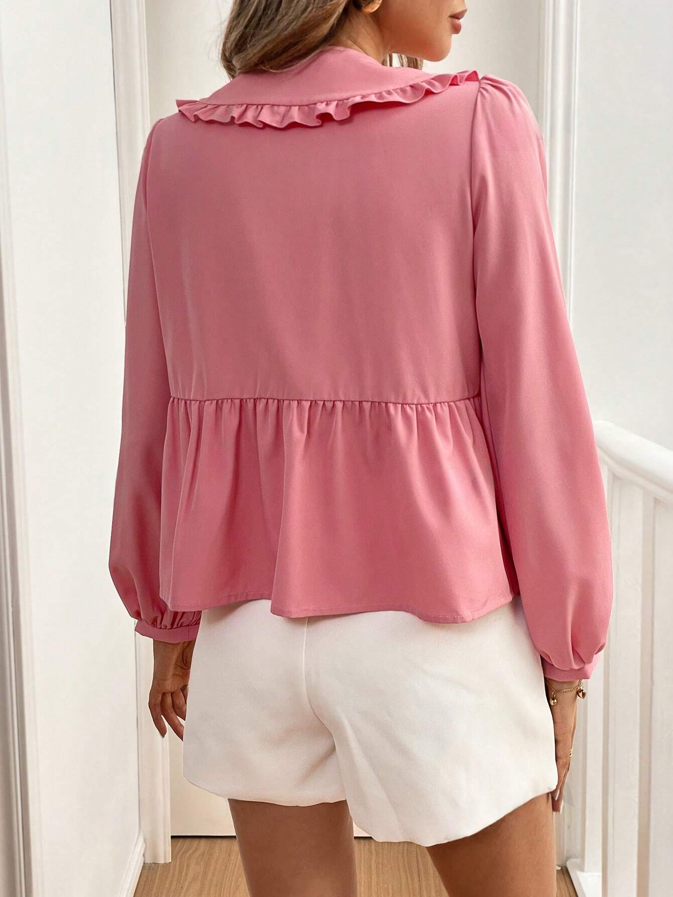 ST789 - Blusa de manga larga rosada para mujer con cuello de Peter Pan con lazo y detalle de volantes