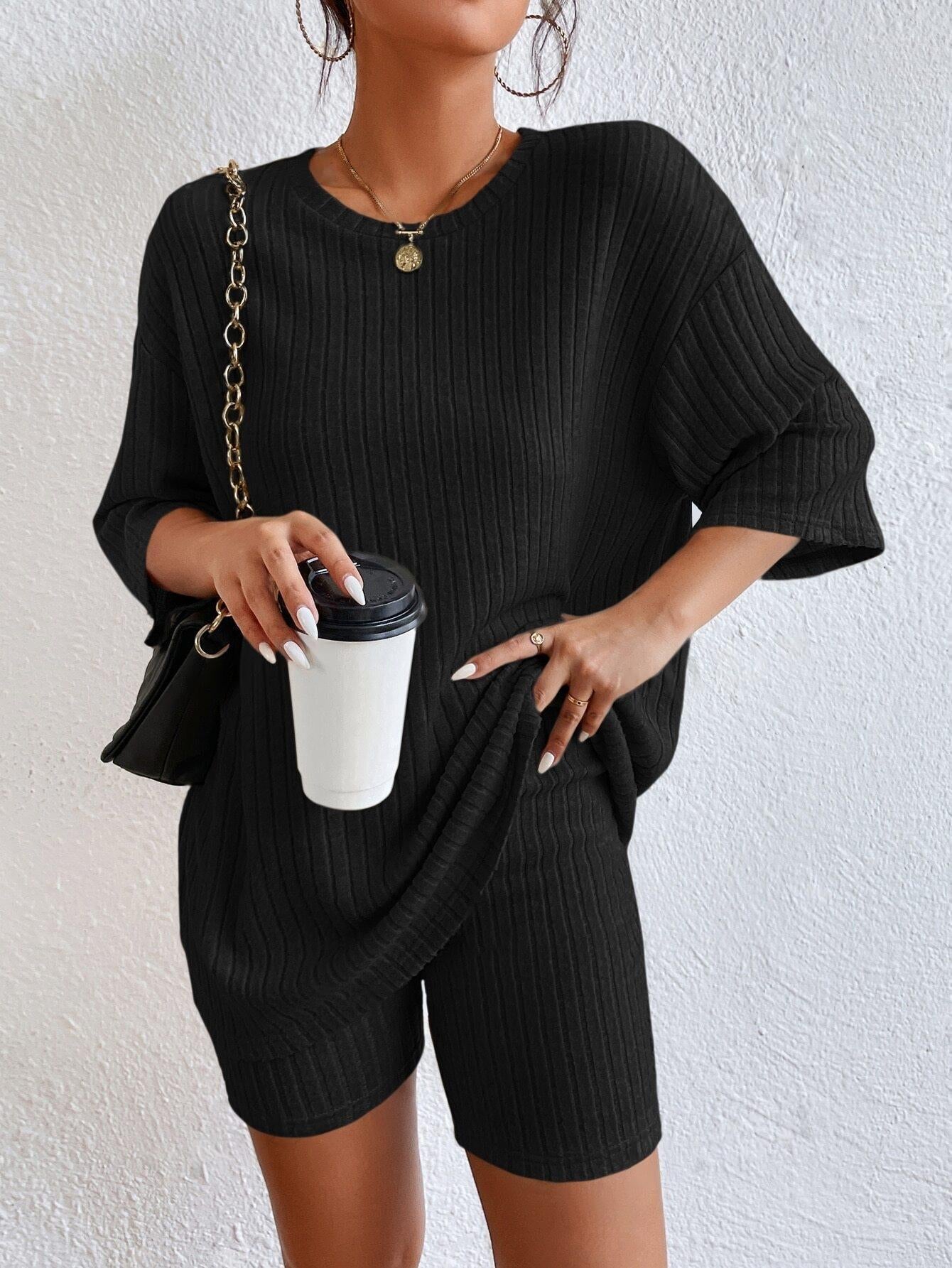 K113 Shorts biker con camiseta de hombros caídos tejido de canalé