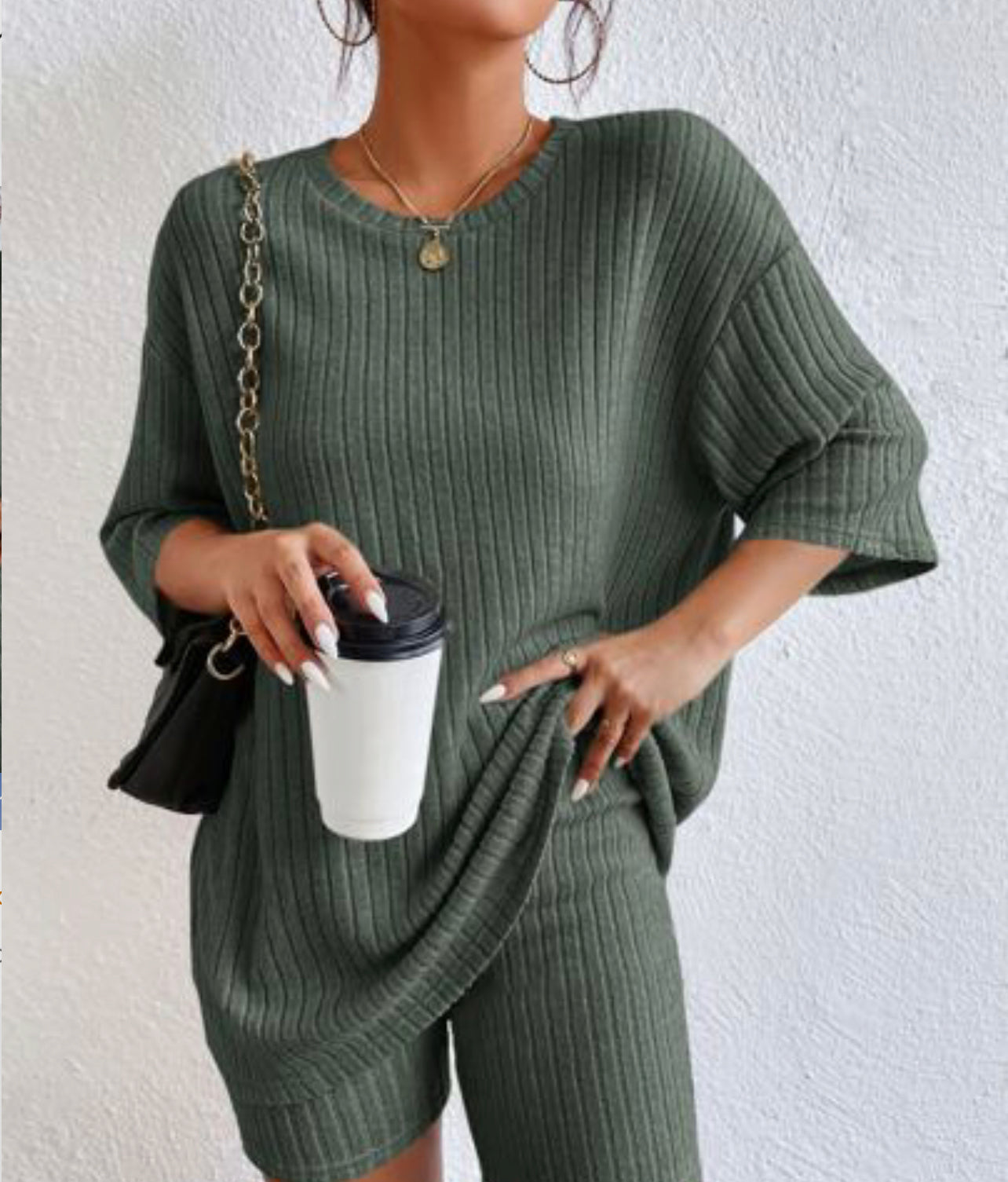 K114 Shorts biker con camiseta de hombros caídos tejido de canalé