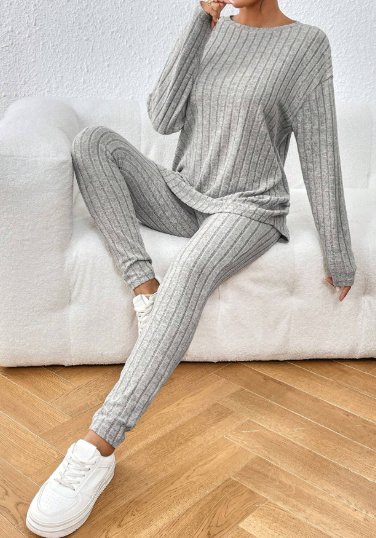 K1130 - Leggings con camiseta de hombros caídos tejido de canalé