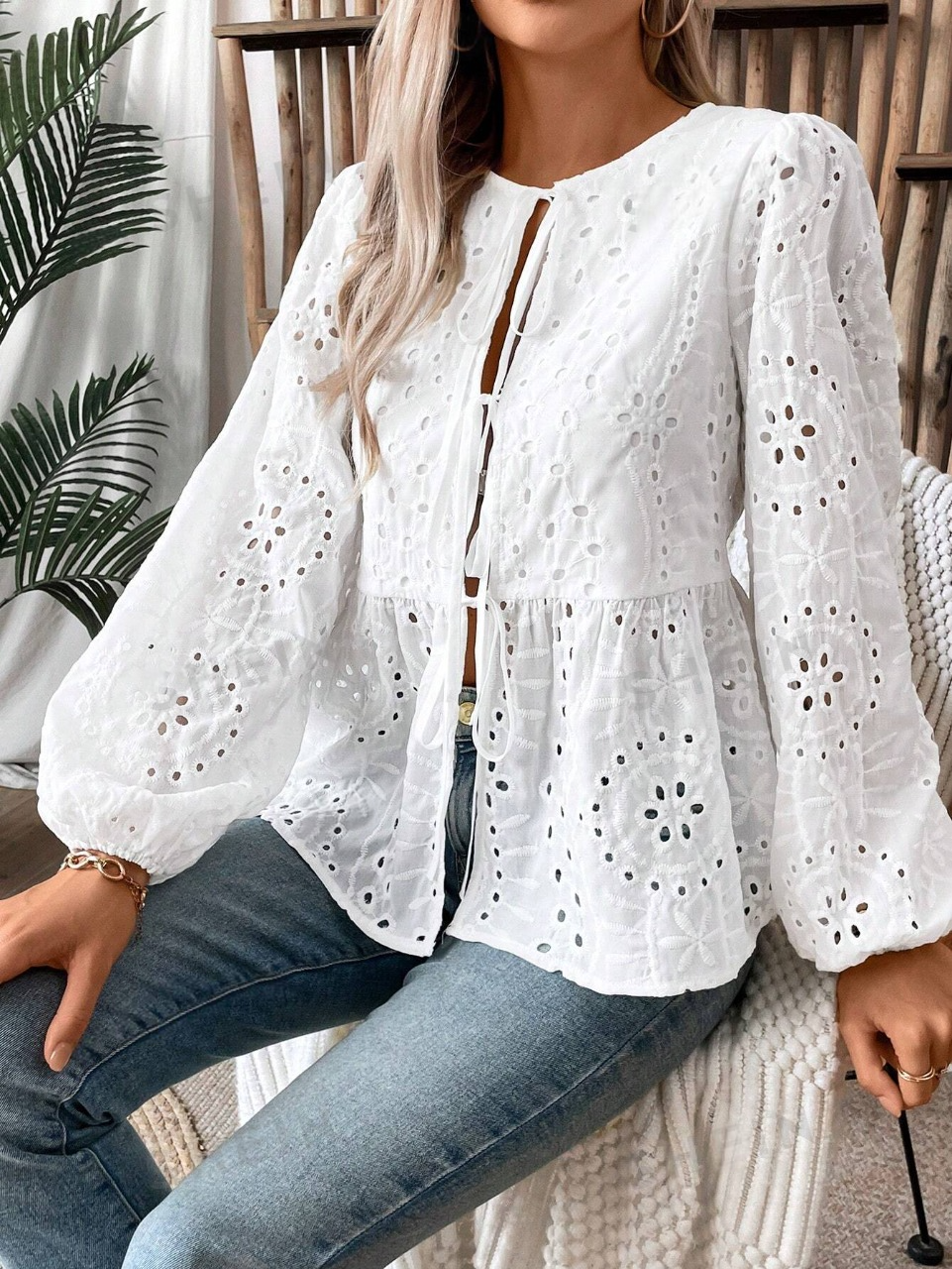 M500 - Blusa de verano con volantes delanteros y bordado de ojales para vacaciones de verano