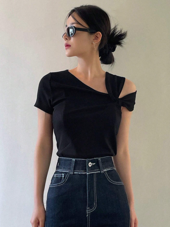 ST0032 Camiseta Sólida Con Cuello Asimétrico