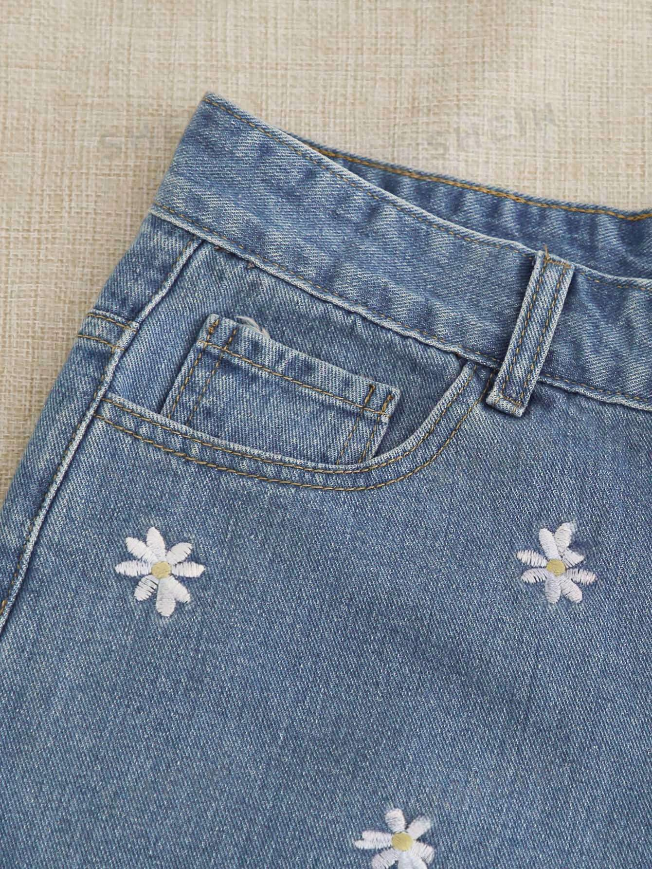 ST1813 -  Shorts mezclilla con bordado floral de manrgarita