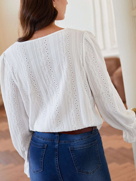 M0151 - Blusa unicolor con bordado con ojal de puño campanudo