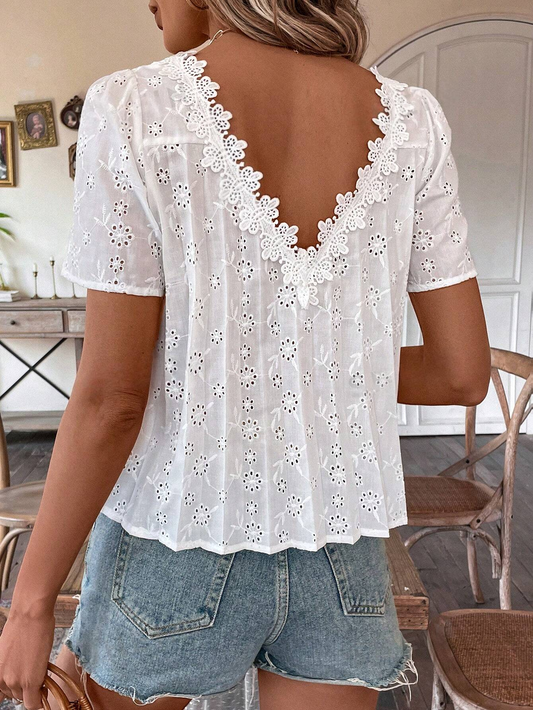 ST0101 Blusa bordada con ojales y pliegues de estilo Cottagecore con panel trasero de encaje