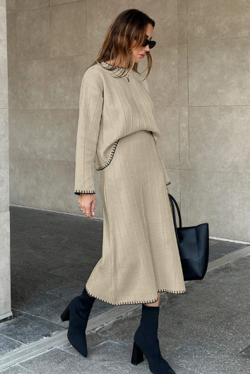 K1164 -   Conjunto de suéter de punto de costilla y falda de suéter para mujer